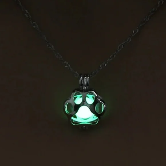 Glow in Dark Paw Print Necklace! - Picture 7 of 9